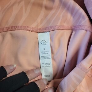 {N} Women's Peach Leggings